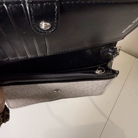 Michael Kors Jet Set Charm Small Phone Crossbody - Picture 5 of 5